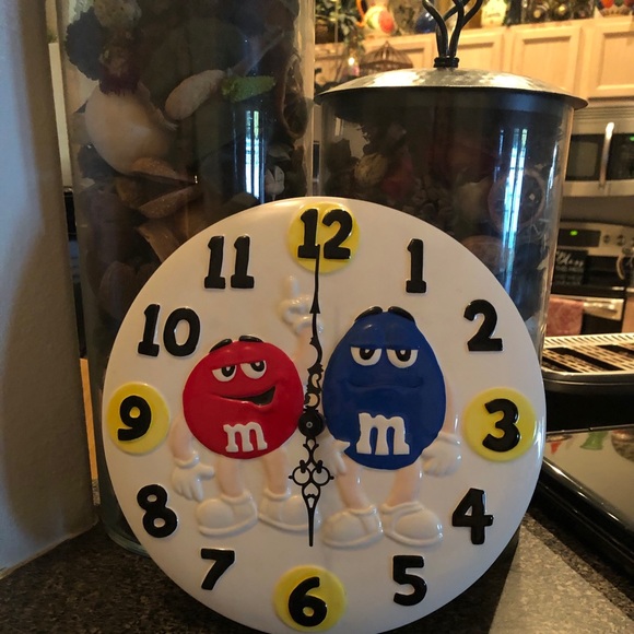 $$ SOLD $$ Vintage Official Mars M & M Clock - Picture 3 of 8